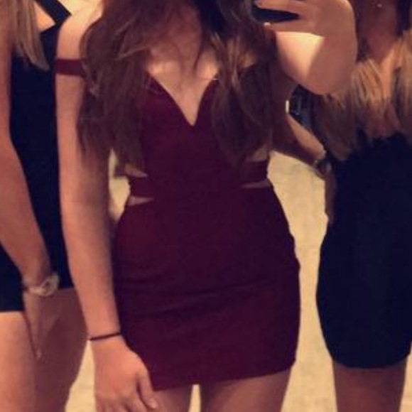 Tobi Burgundy Cut Out Off The Shoulder Dress - Picture 4 of 4